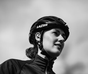 Training, performance, and physical preparation in cycling are key because they optimize cyclists’ endurance, strength, and technique, improve efficiency in races, prevent injuries, and allow the achievement of competitive or personal goals, promoting progress and discipline in the sport.